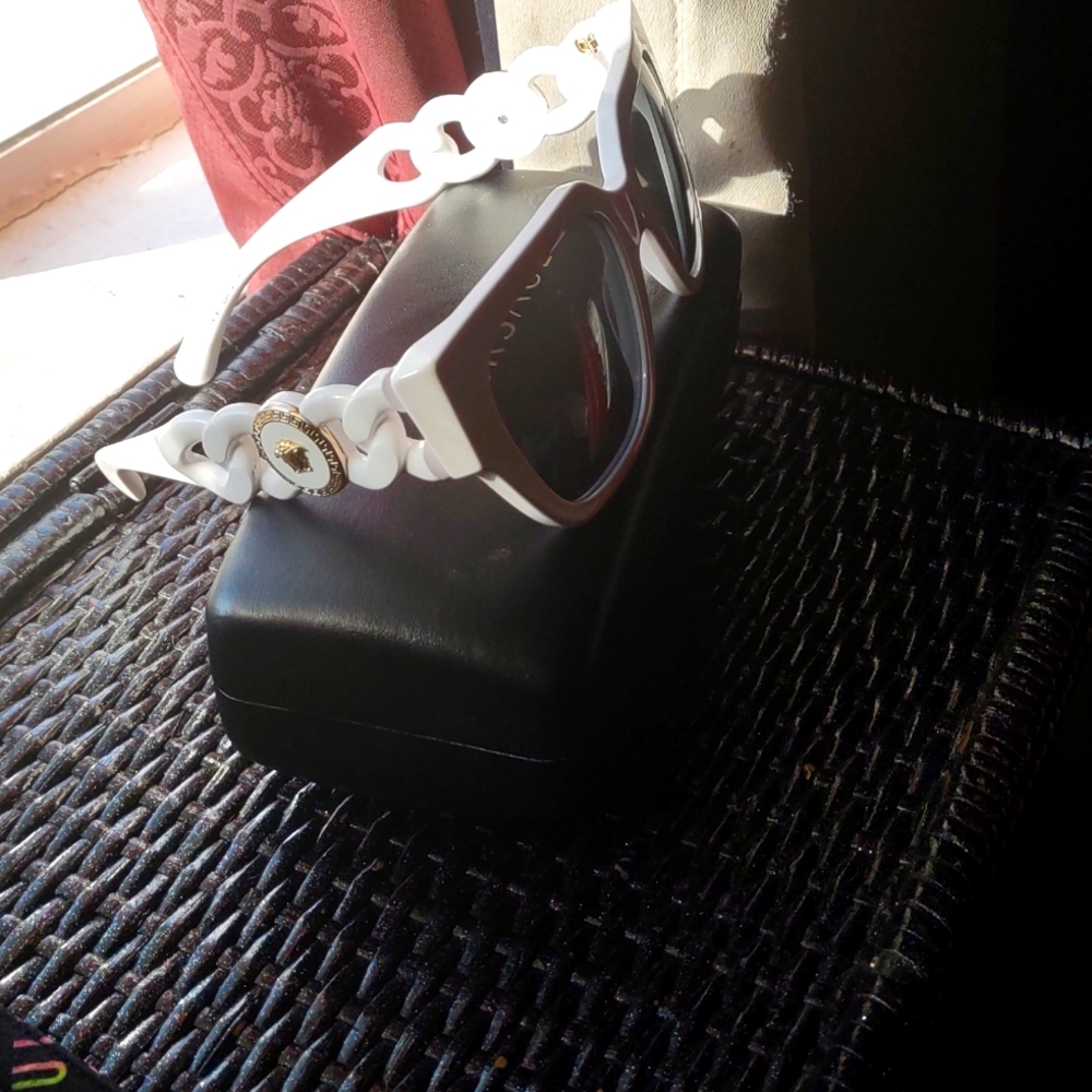 NEW VERSACE VE4409 314/87 WHITE/GOLD SUNGLASSES W/polishing CLOTH AND CASE